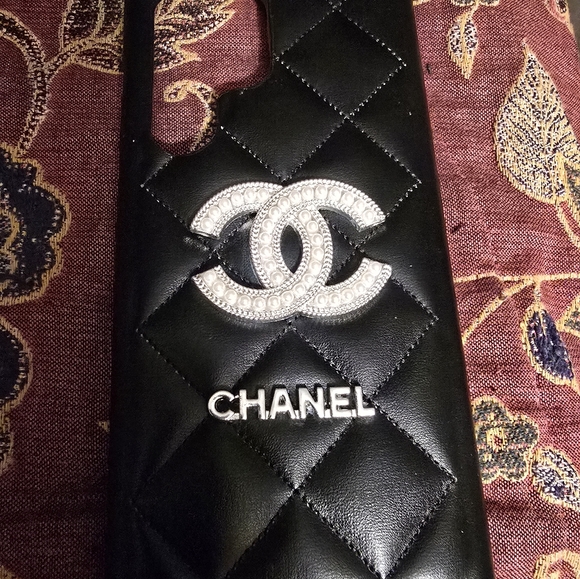 CHANEL Black Quilted Phone Cover with Silver Logo - Picture 1 of 2